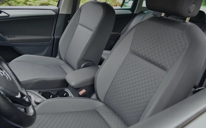 Volkswagen Tiguan cena 94700 przebieg: 196554, rok produkcji 2019 z Piechowice małe 781